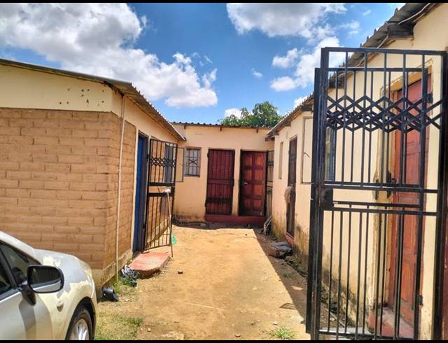 1 BEDROOM HOUSE FOR SALE IN LOTUS GARDENS